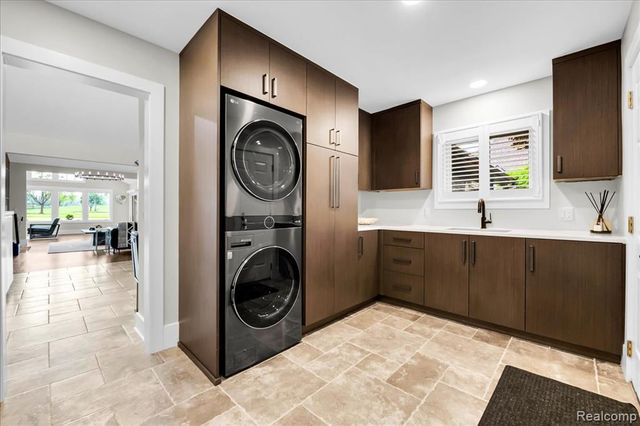 3816 W Maple Road, Bloomfield Hills, MI 48301
