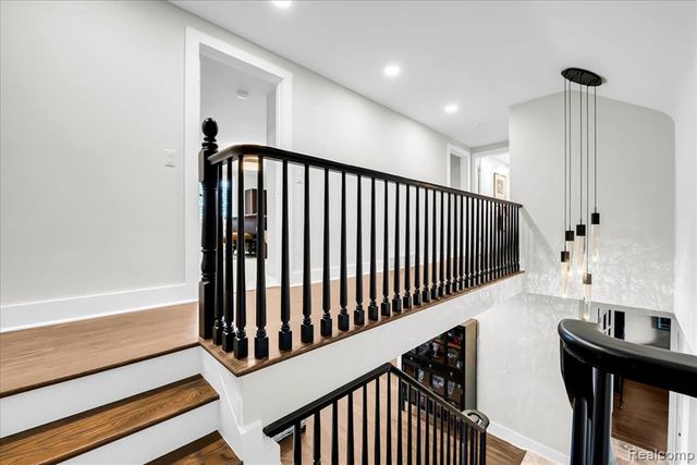 3816 W Maple Road, Bloomfield Hills, MI 48301