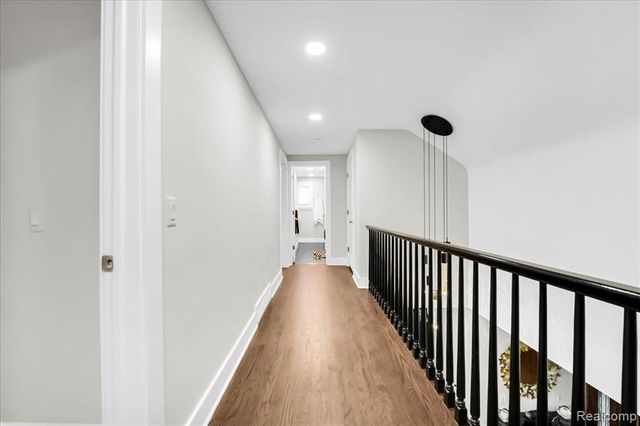 3816 W Maple Road, Bloomfield Hills, MI 48301