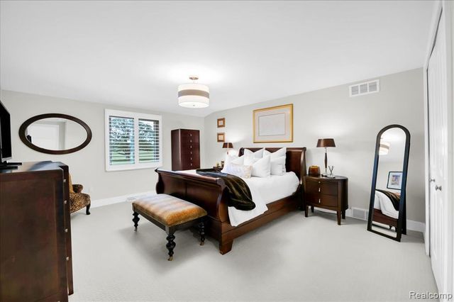 3816 W Maple Road, Bloomfield Hills, MI 48301