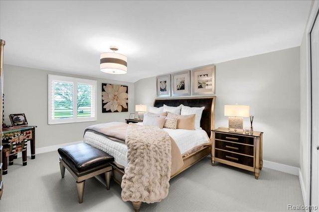 3816 W Maple Road, Bloomfield Hills, MI 48301