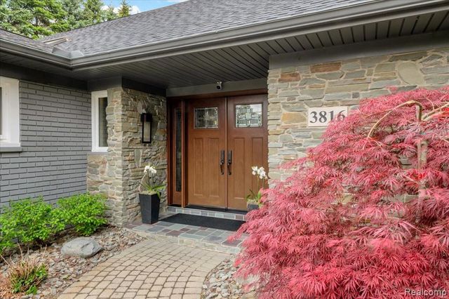 3816 W Maple Road, Bloomfield Hills, MI 48301