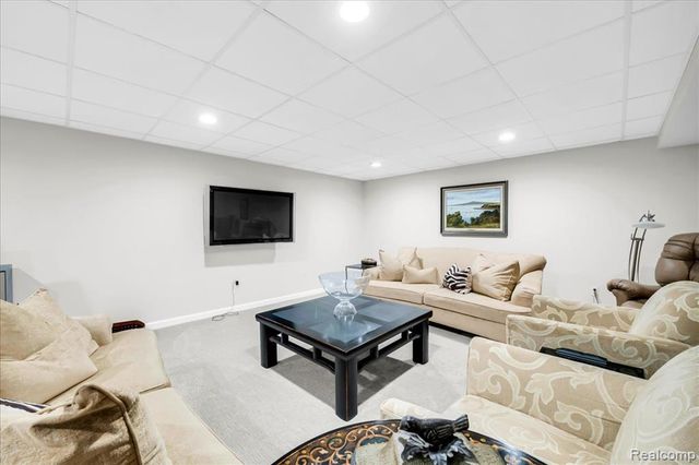 3816 W Maple Road, Bloomfield Hills, MI 48301