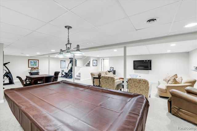 3816 W Maple Road, Bloomfield Hills, MI 48301