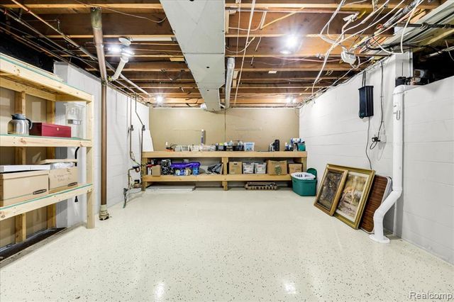3816 W Maple Road, Bloomfield Hills, MI 48301