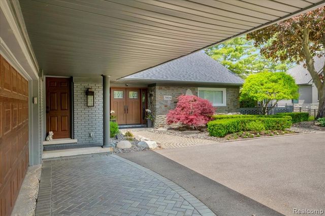 3816 W Maple Road, Bloomfield Hills, MI 48301