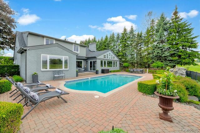 3816 W Maple Road, Bloomfield Hills, MI 48301