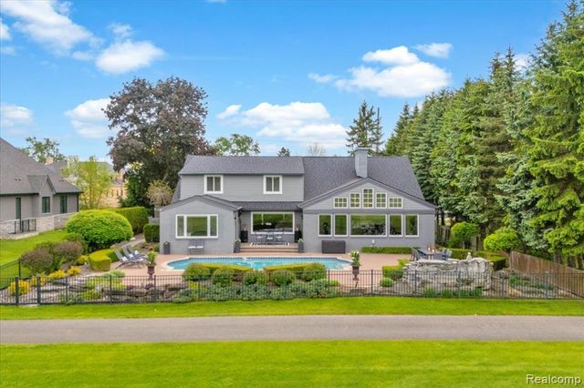 3816 W Maple Road, Bloomfield Hills, MI 48301
