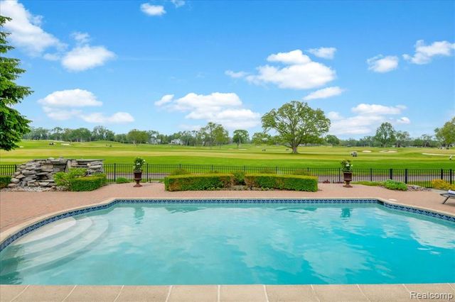 3816 W Maple Road, Bloomfield Hills, MI 48301