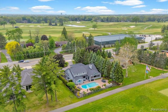 3816 W Maple Road, Bloomfield Hills, MI 48301