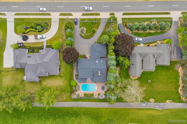 3816 W Maple Road, Bloomfield Hills, MI 48301