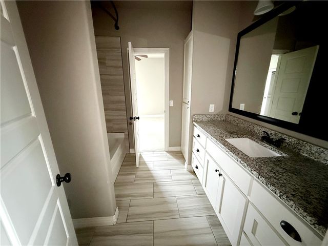 3200 Satinwood Avenue, Bentonville, AR 72713
