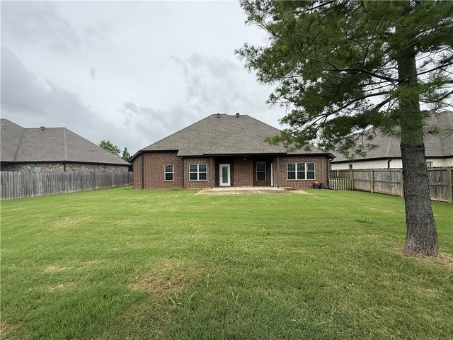3200 Satinwood Avenue, Bentonville, AR 72713