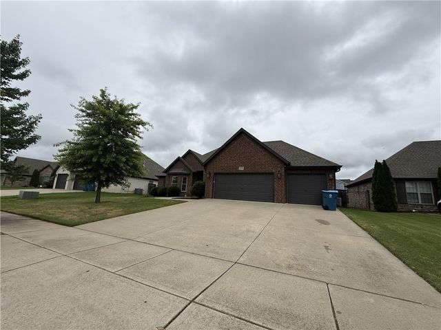 3200 Satinwood Avenue, Bentonville, AR 72713