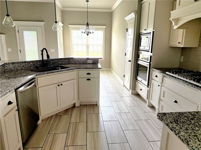 3200 Satinwood Avenue, Bentonville, AR 72713