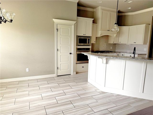 3200 Satinwood Avenue, Bentonville, AR 72713
