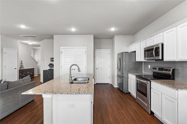 635 Woodcreek Loop, Lowell, AR 72745