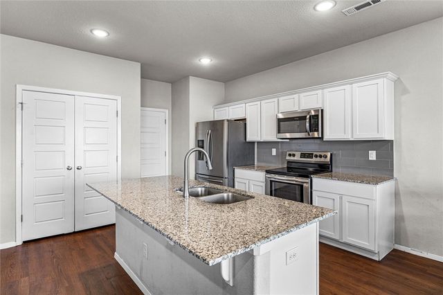 635 Woodcreek Loop, Lowell, AR 72745