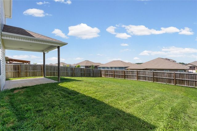 635 Woodcreek Loop, Lowell, AR 72745