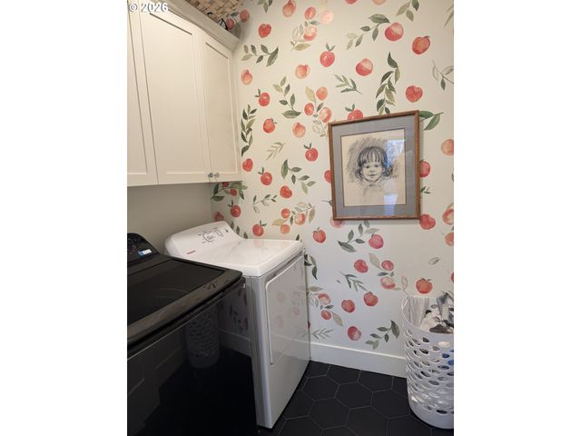 2893 4TH St, Hubbard, OR 97032