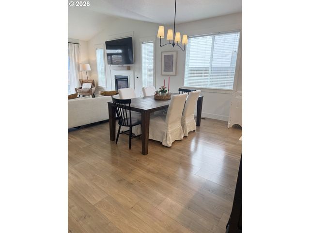 2893 4TH St, Hubbard, OR 97032