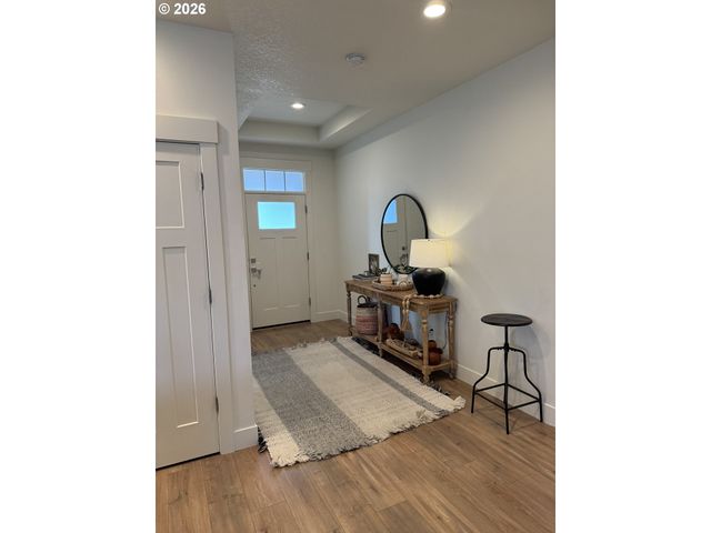 2893 4TH St, Hubbard, OR 97032