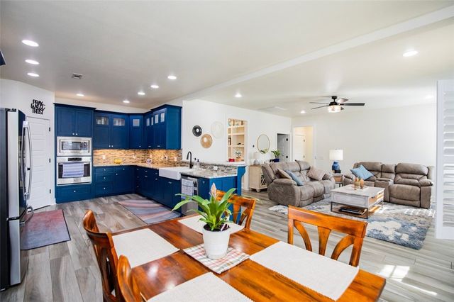 805 Hampstead Heath, Cave Springs, AR 72718