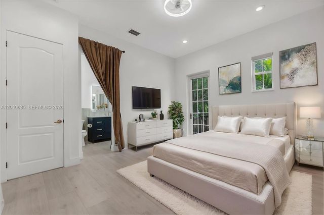 483 SW 147th Ter 2-48, Pembroke Pines, FL 33027