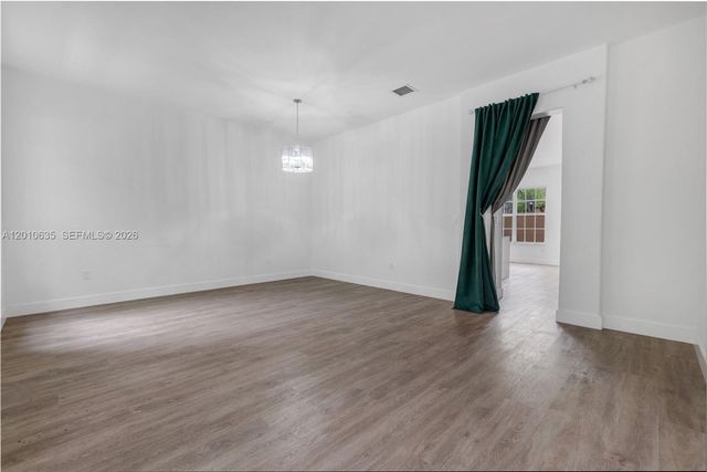 483 SW 147th Ter 2-48, Pembroke Pines, FL 33027