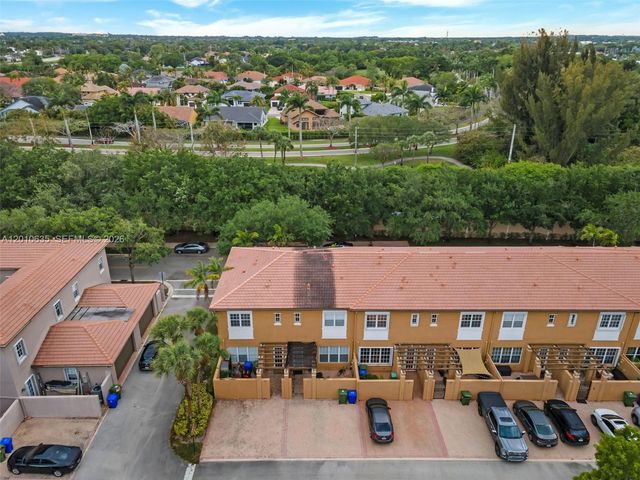 483 SW 147th Ter 2-48, Pembroke Pines, FL 33027