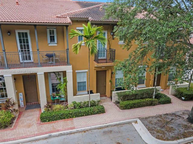 483 SW 147th Ter 2-48, Pembroke Pines, FL 33027