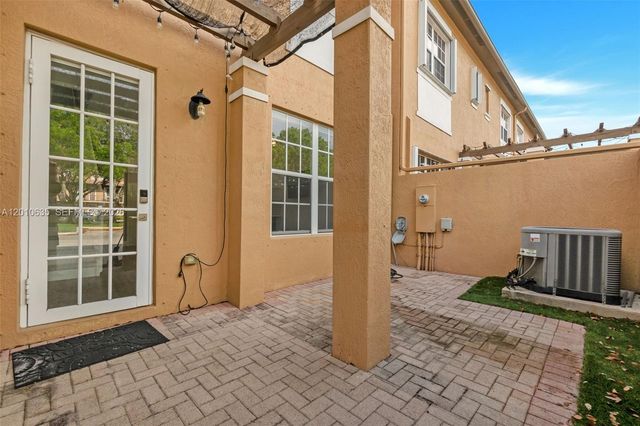 483 SW 147th Ter 2-48, Pembroke Pines, FL 33027