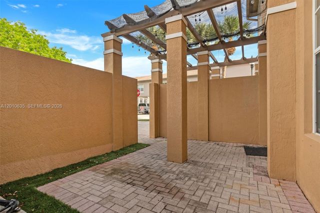 483 SW 147th Ter 2-48, Pembroke Pines, FL 33027