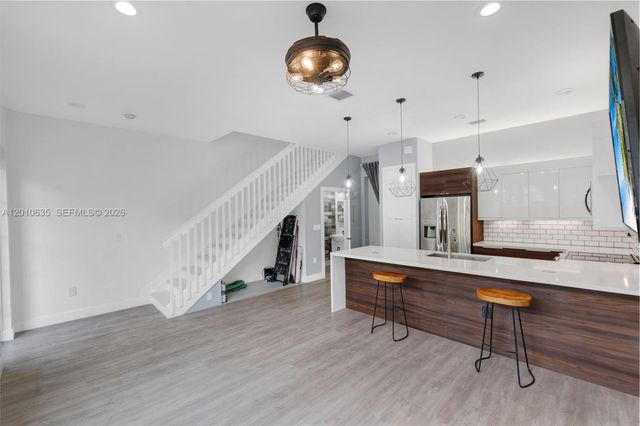 483 SW 147th Ter 2-48, Pembroke Pines, FL 33027