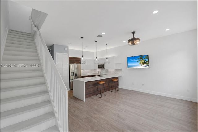 483 SW 147th Ter 2-48, Pembroke Pines, FL 33027