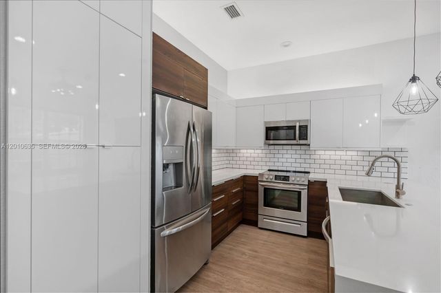 483 SW 147th Ter 2-48, Pembroke Pines, FL 33027