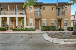 483 SW 147th Ter 2-48, Pembroke Pines, FL 33027