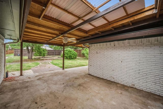 2705 Timberleaf Drive, Carrollton, TX 75006
