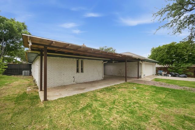 2705 Timberleaf Drive, Carrollton, TX 75006