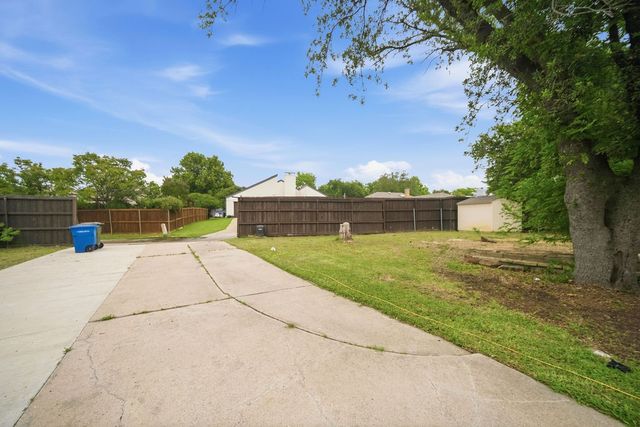 2705 Timberleaf Drive, Carrollton, TX 75006