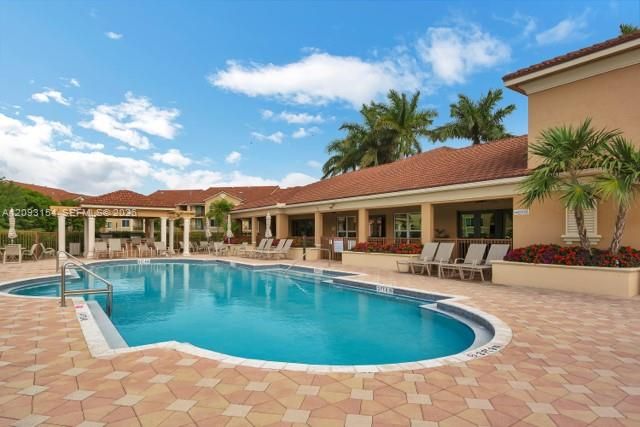 313 Villa Circle 313, Boynton Beach, FL 33435