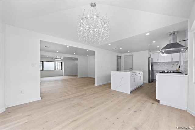 26 Roseanne Drive, Woodbury, NY 11797