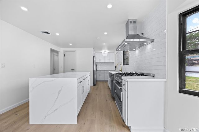 26 Roseanne Drive, Woodbury, NY 11797