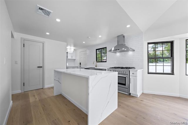 26 Roseanne Drive, Woodbury, NY 11797