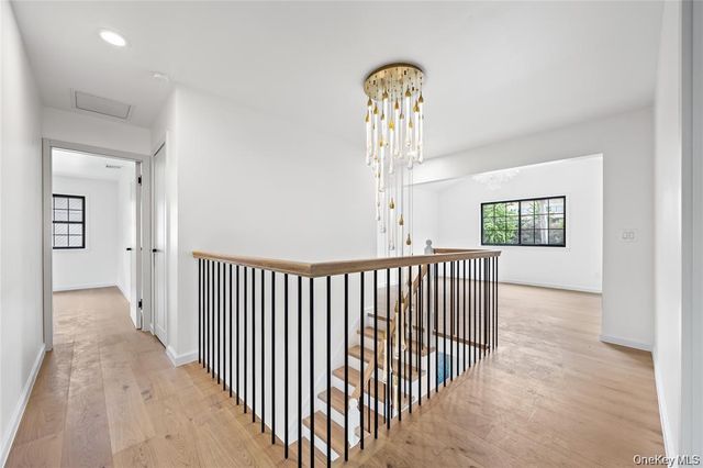 26 Roseanne Drive, Woodbury, NY 11797