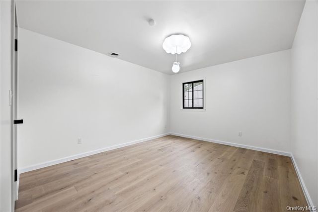 26 Roseanne Drive, Woodbury, NY 11797