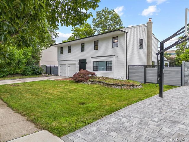 26 Roseanne Drive, Woodbury, NY 11797