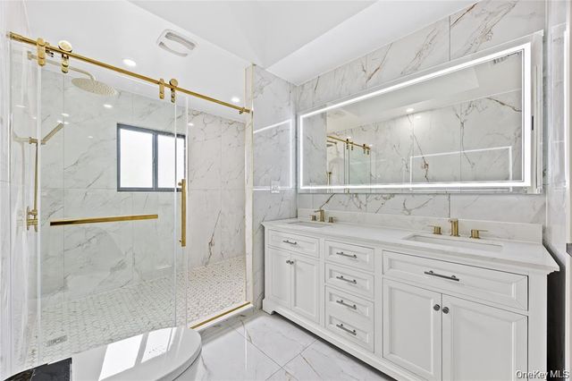 26 Roseanne Drive, Woodbury, NY 11797