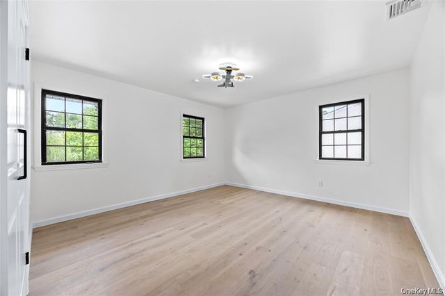 26 Roseanne Drive, Woodbury, NY 11797