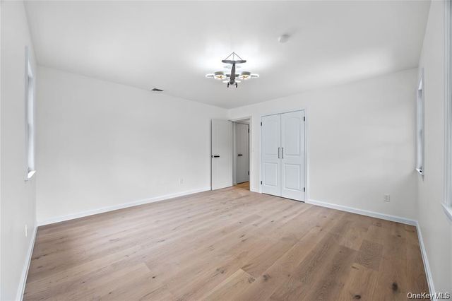 26 Roseanne Drive, Woodbury, NY 11797